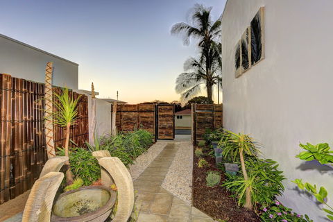 ZEN Beach Retreat - Perths Hotel 0