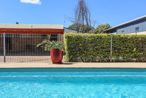Clermont Country Motor Inn - Perths Hotel 4