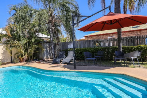 Clermont Country Motor Inn - Perths Hotel 6