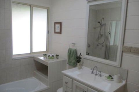 All About Me B & B - Perths Hotel 1