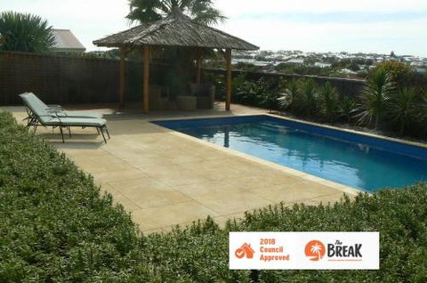 La Mer Home With A Pool - Perths Hotel 4