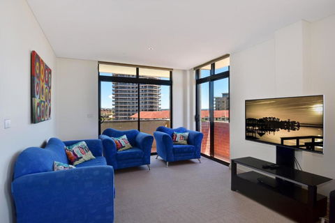 Crystal Waters 15 - Perths Hotel 3