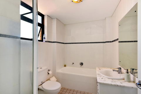 Crystal Waters 15 - Perths Hotel 1