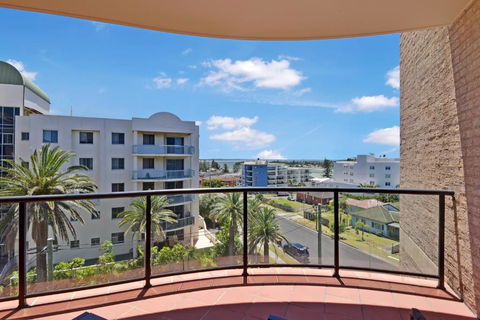 Crystal Waters 15 - Perths Hotel 6