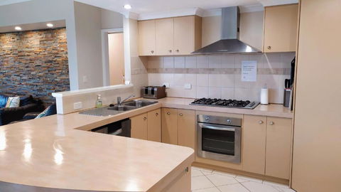 Halls Head Holiday Home - Perths Hotel 3