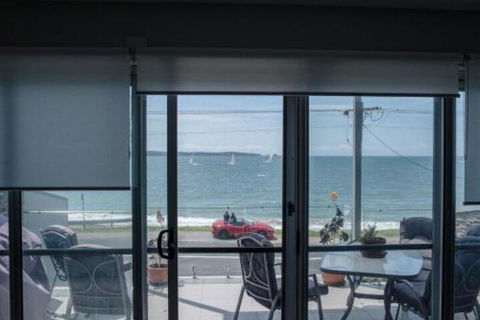 Caseys Beach Retreat - Perths Hotel 4