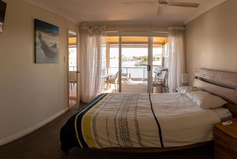Waterside Canal Dreams - Perths Hotel 4