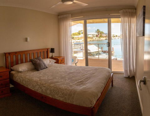 Waterside Canal Dreams - Perths Hotel 3