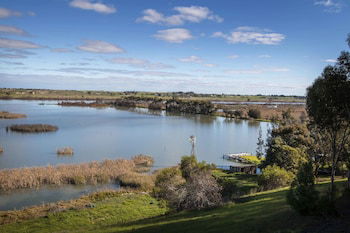 Limestone Ridge - Perths Hotel 0