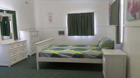 City Holiday Home Mildura - Perths Hotel 4