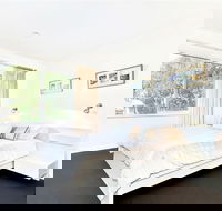 Tennis Elbow - Perths Hotel