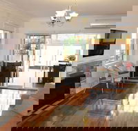 Island Living - Perths Hotel