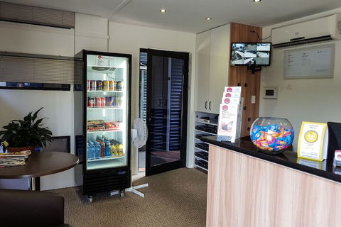 Moura Meridian Motel - Perths Hotel 2