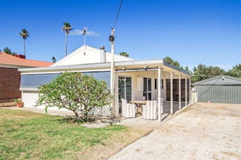 Boat House - Perths Hotel 0