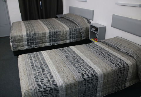 Bourbong Street Motel - Perths Hotel 0