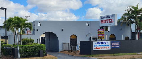 Bourbong Street Motel - Perths Hotel 3