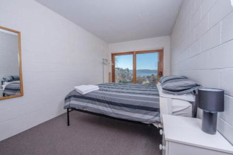 Alpine Apartment Great Location With Views Of Lake Jindabyne - Perths Hotel 2