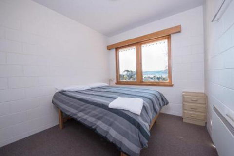 Alpine Apartment Great Location With Views Of Lake Jindabyne - Perths Hotel 5