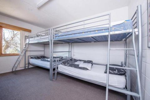 Alpine Apartment Great Location With Views Of Lake Jindabyne - Perths Hotel 6