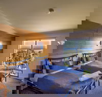 Footprints 2 - Perths Hotel