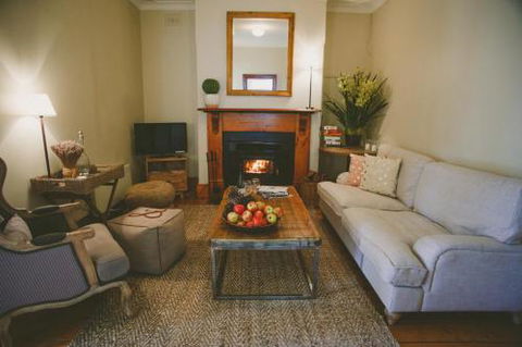 Apple Cottage Orange NSW - Perths Hotel 3