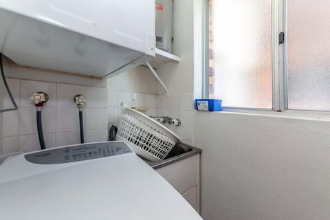 Gretel Lodge Unit 4 / 1 Gretel Close - Perths Hotel 4
