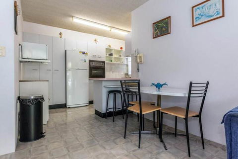 Gretel Lodge Unit 4 / 1 Gretel Close - Perths Hotel 5