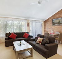 Macadamia Court 2/8 Government Road - Perths Hotel