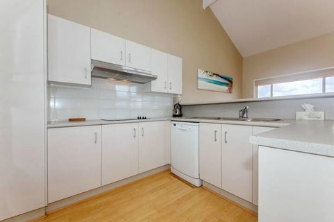 Moy At Nelson Bay, 2/30 Thurlow Avenue - Perths Hotel 5