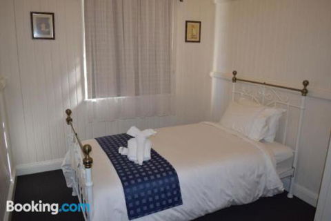 YesterYear On West - Perths Hotel 7