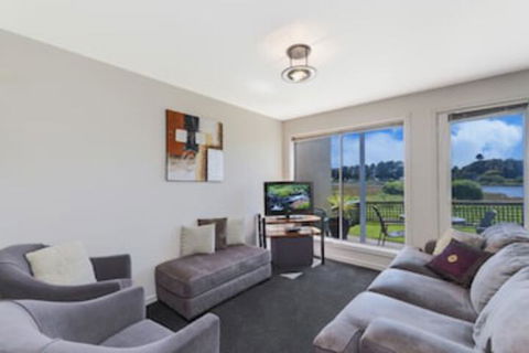 MOYNE VIEWS NO. 2 - Perths Hotel 0
