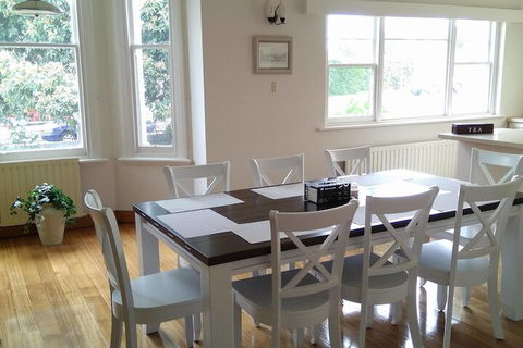 Riverbank Villa Devonport - Perths Hotel 6