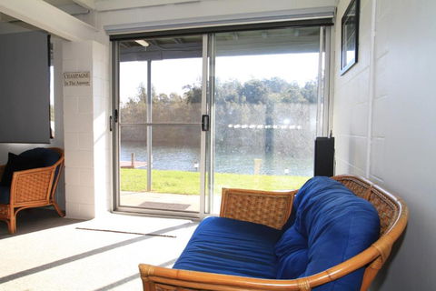 Lagoon Riverside Retreat - Perths Hotel 6