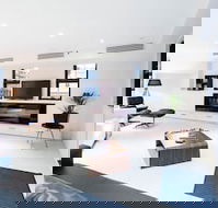 MADDISON 3BDR Port Melbourne Apartment - Perths Hotel