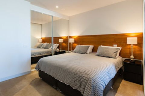 MILES, 1BDR Melbourne Apartment - Perths Hotel 0
