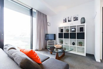 ROBYN, 1BDR Melbourne Apartment - Perths Hotel 0
