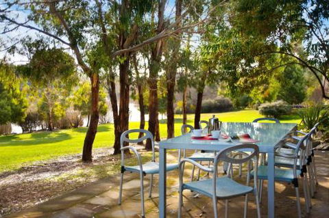 Lake Daylesford Lodge 7 - Perths Hotel 1