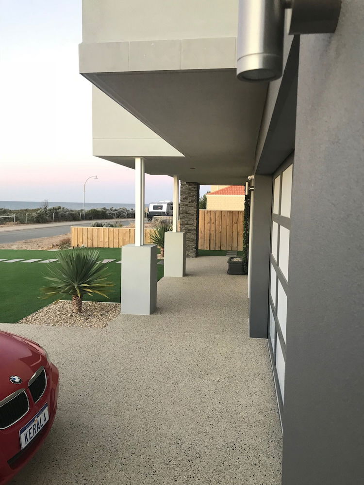 Madora Bay WA Perths Hotel