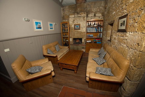 Cobb & Co Lodge - Perths Hotel 7