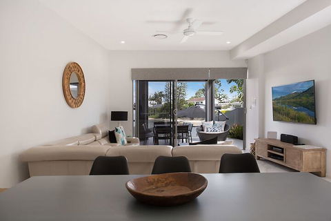 Bay Breeze - Perths Hotel 2