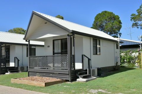 BIG4 Breeze Holiday Park â€“ Rainbow Beach - Perths Hotel 1