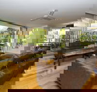 Maggies Beachfront Apt. 2 - Perths Hotel