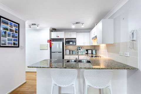 Shoal Bay Beach Apartments, 6/2 Shoal Bay Road - Perths Hotel 4