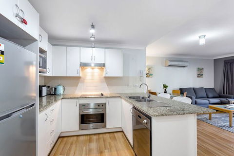 Shoal Bay Beach Apartments, 6/2 Shoal Bay Road - Perths Hotel 6