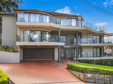 Ash Sienna 2 / 49 Ash Street Terrigal - Perths Hotel 1