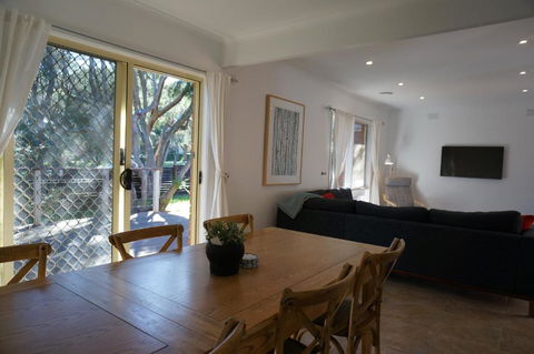 Tussock Sands - Perths Hotel 2