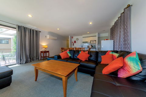 Condo 105 At Horizons Golf Resort - Salamander Bay NSW - Perths Hotel 1