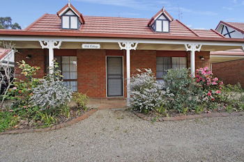 Oak Cottage - Tudor Village Unit 5 - Perths Hotel 0