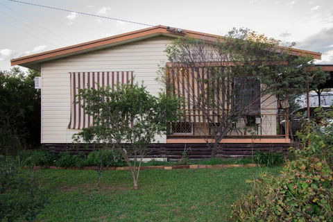 Manilla Cottage - Manilla NSW - Perths Hotel 3