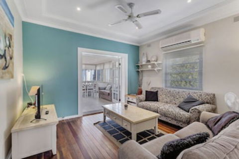 Tomaree Road, 14, Oscars Pet Friendly Beach House - Perths Hotel 0